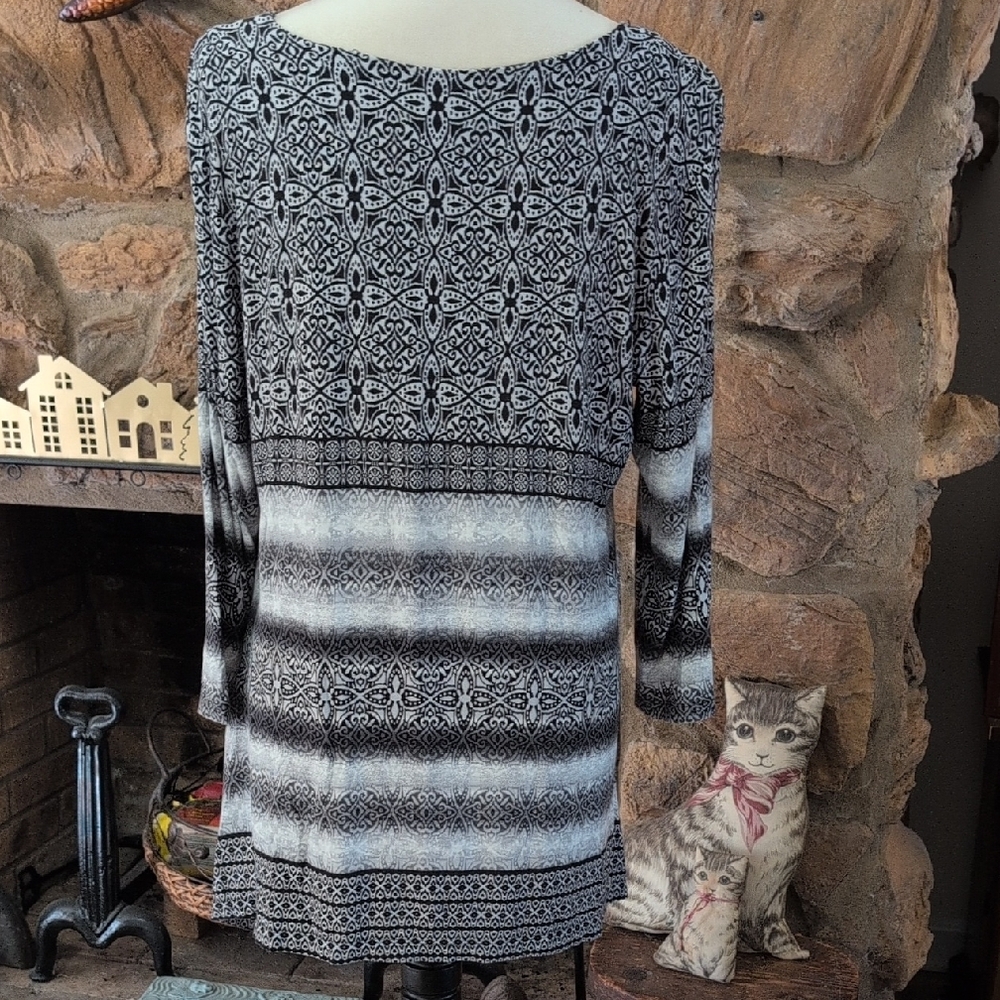 Ruby Rd. Black and White Patterned Tunic Size M - Picture 5 of 7